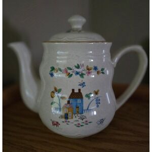 Vintage Heartland International Teapot Cottage Floral Cottagecore Farm Barn